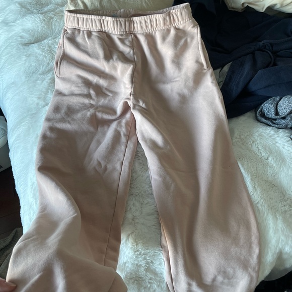 aritzia boyfriend sweats - Picture 1 of 2